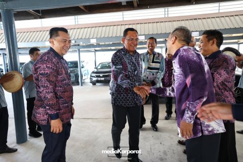 𝘉𝘙𝘌𝘈𝘒𝘍𝘈𝘚𝘛 𝘛𝘈𝘓𝘒 : Mengemudi Pentadbi...