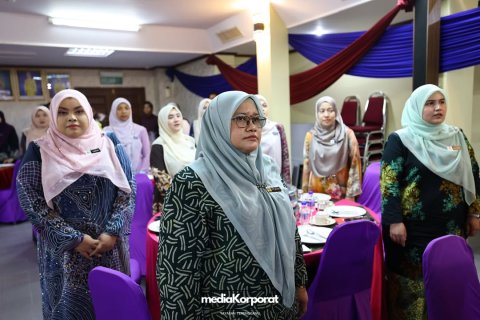 𝘉𝘙𝘌𝘈𝘒𝘍𝘈𝘚𝘛 𝘛𝘈𝘓𝘒 : Mengemudi Pentadbi...