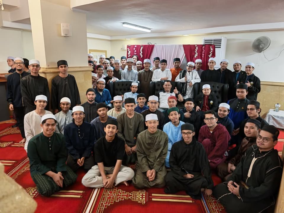 𝐋𝐈𝐌𝐀 𝐏𝐄𝐋𝐀𝐉𝐀𝐑 𝐂𝐄𝐌𝐄𝐑𝐋𝐀𝐍𝐆 𝐓𝐄𝐑𝐈𝐌𝐀 𝐓𝐀𝐉𝐀𝐀𝐍 𝐘𝐀𝐘𝐀𝐒𝐀𝐍 𝐓𝐄𝐑𝐄𝐍𝐆𝐆𝐀𝐍𝐔 𝐊𝐄 𝐔𝐍𝐈𝐕𝐄𝐑𝐒𝐈𝐓𝐈...
