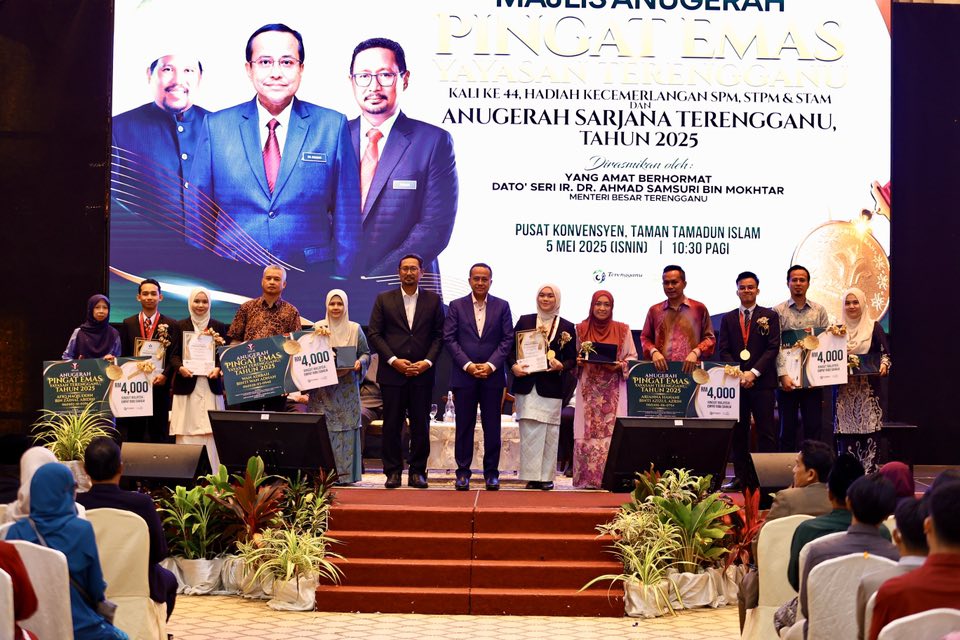 MAJLIS ANUGERAH PINGAT EMAS YAYASAN TERENGGANU KALI KE-44